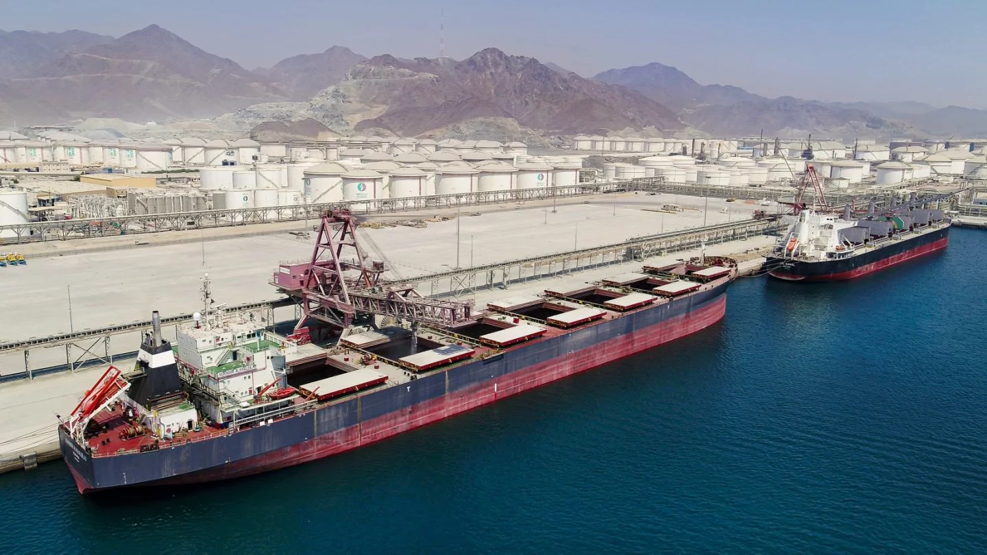 Казахстан закупит в Азербайджане два грузовых судна для увеличения контейнерных перевозок по Каспию