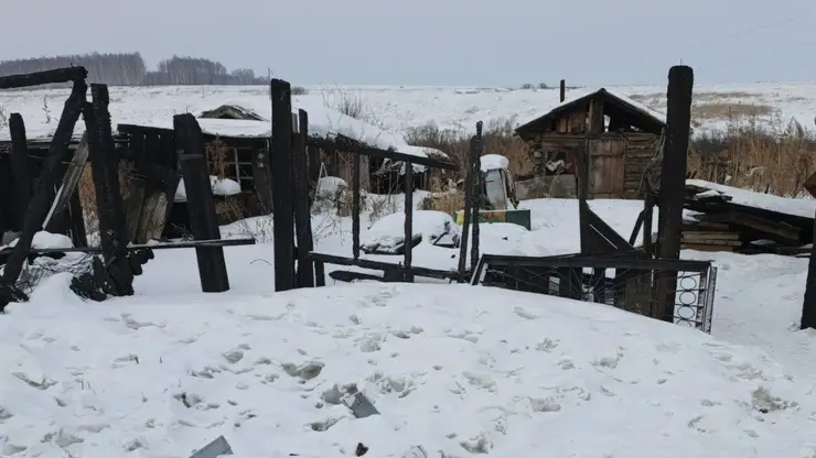 В России женщина предстала перед судом за регистрацию граждан Азербайджана в сгоревшем доме