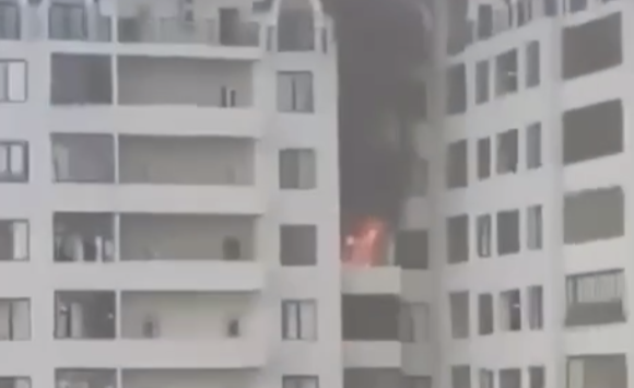 Пожар в многоэтажном здании в Баку потушен