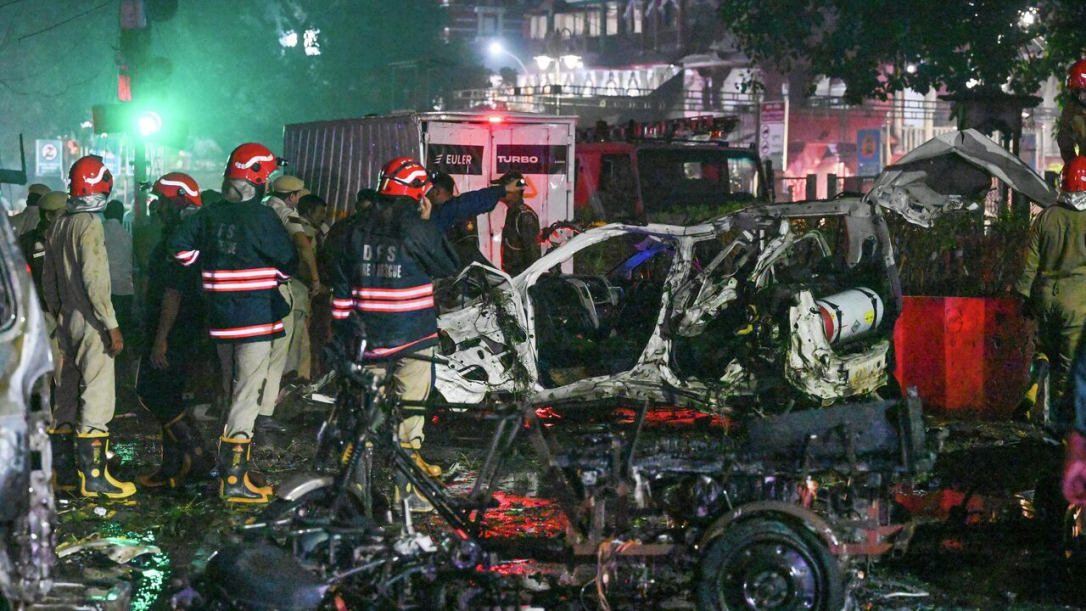 В Нью-Дели взорвался заминированный автомобиль, есть погибшие и пострадавшие