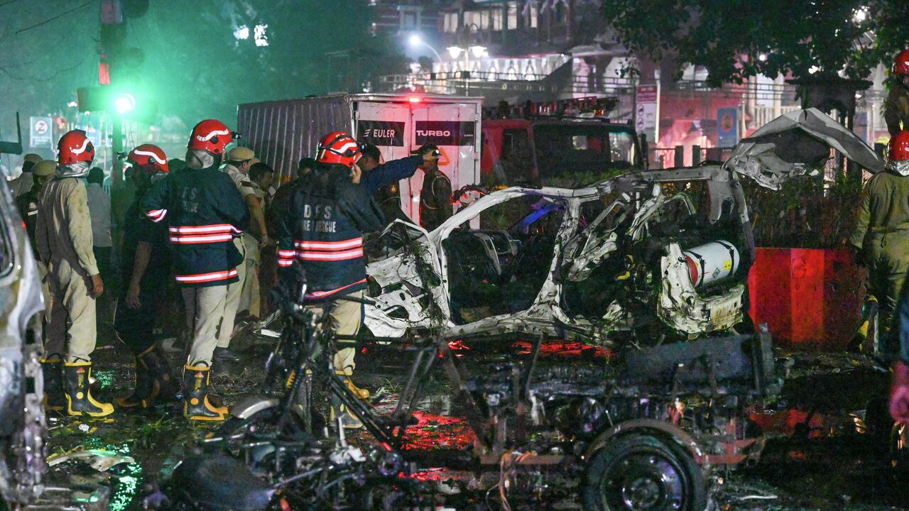 В Нью-Дели взорвался заминированный автомобиль, есть погибшие и пострадавшие