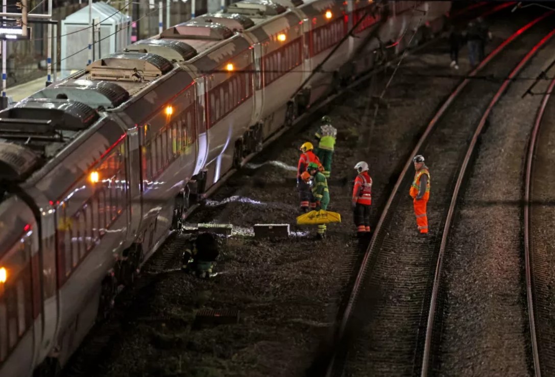 В Англии произошло нападение в поезде, полиция рассматривает версию теракта