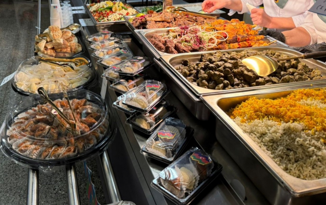 Азербайджан представил национальную продукцию и кухню на благотворительной ярмарке НАТО