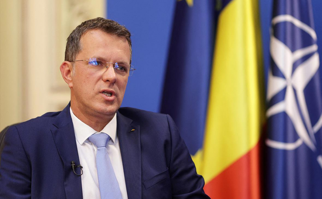 Министр обороны Румынии ушёл в отставку из-за скандала с его образованием