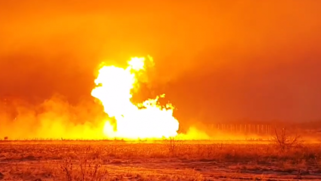 Сильный взрыв и пожар на газопроводе в России