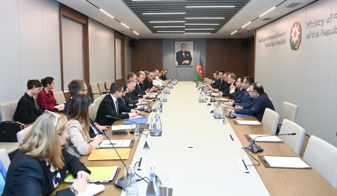 "Мирный процесс и минная угроза". Байрамов встретился с делегацией НАТО