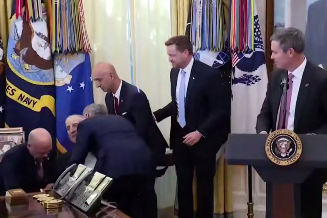 Переполох в Белом доме: внезапный обморок сорвал мероприятие с участием Трампа