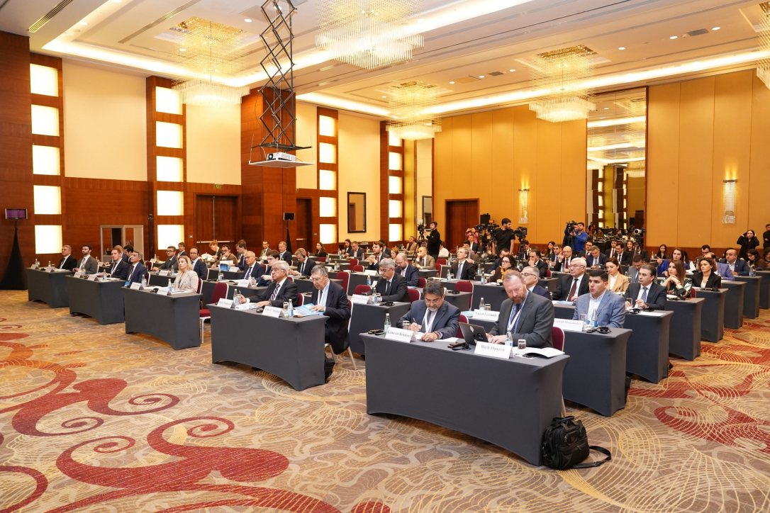 В Баку проходит первый азербайджано-американский форум мозговых центров