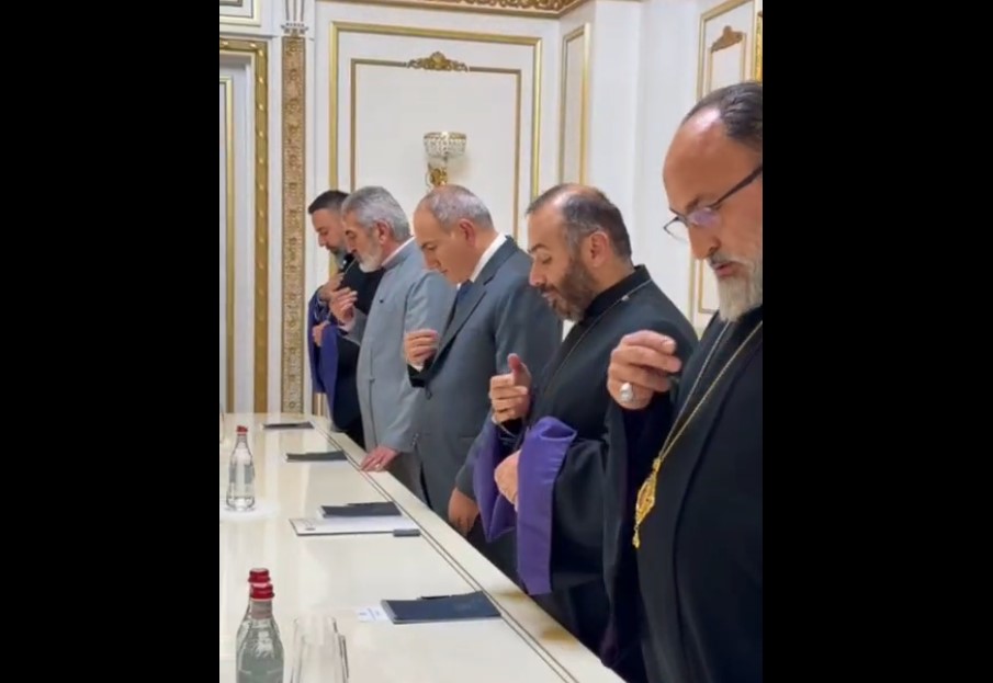 Пашинян пошел на сближение с церковью