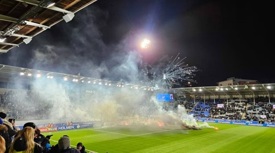 Болельщики шведского клуба устроили пожар на стадионе