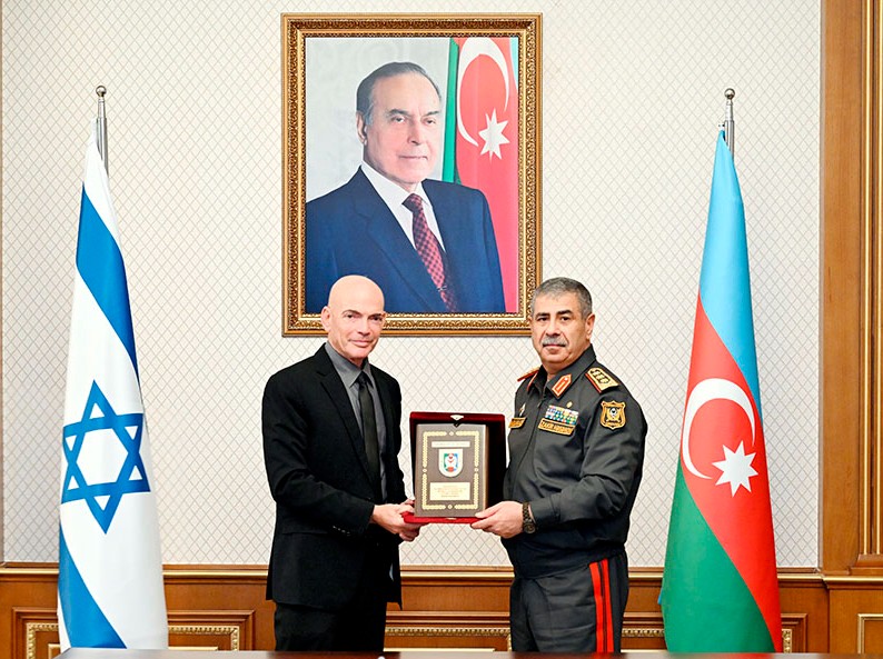 В Баку прилетел генерал Голд