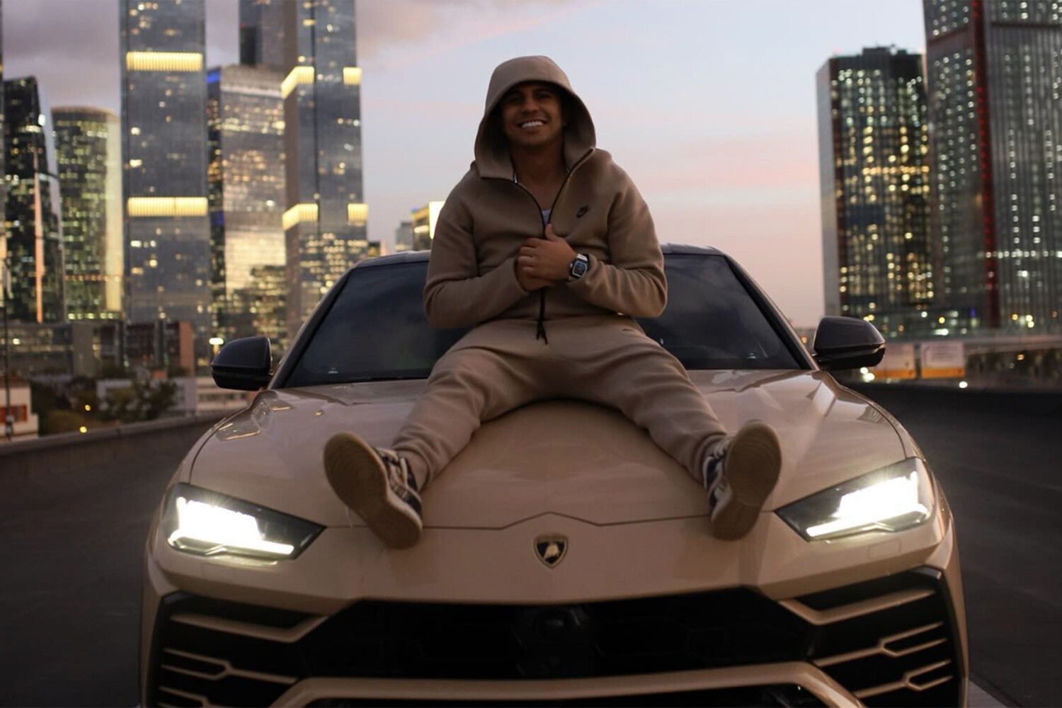 Блогера-азербайджанца избили в прямом эфире