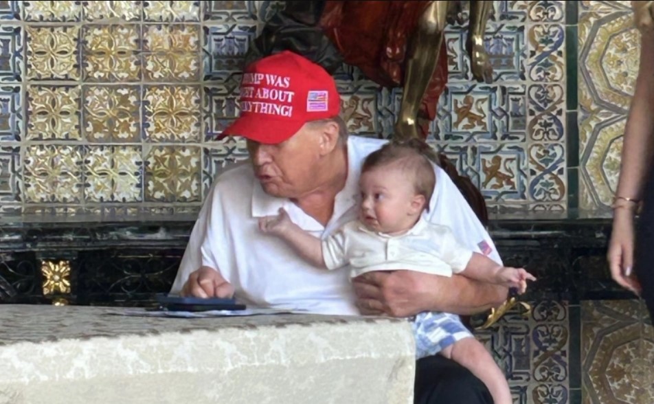 Тёплый семейный снимок Трампа покорил соцсети