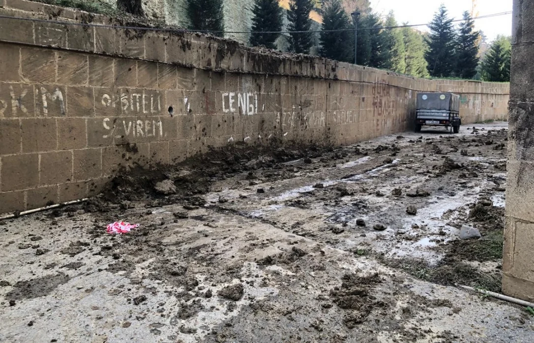После оползня на склоне в Ахмедлы обнаружены новые трещины