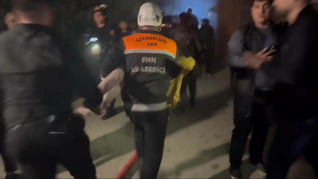 Автобус загорелся прямо на улице в Баку: что известно