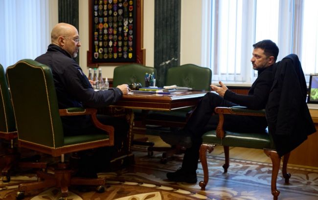 Зеленский поручил Шмыгалю подготовить новый план обороны Украины