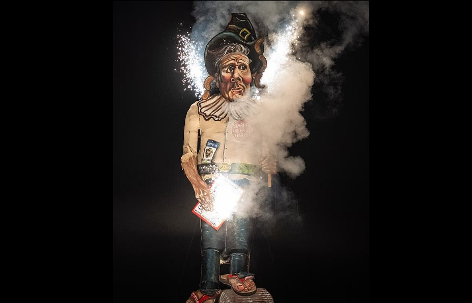 В Британии Стармера нарекли «подлизой Трампа» и сожгли его чучело