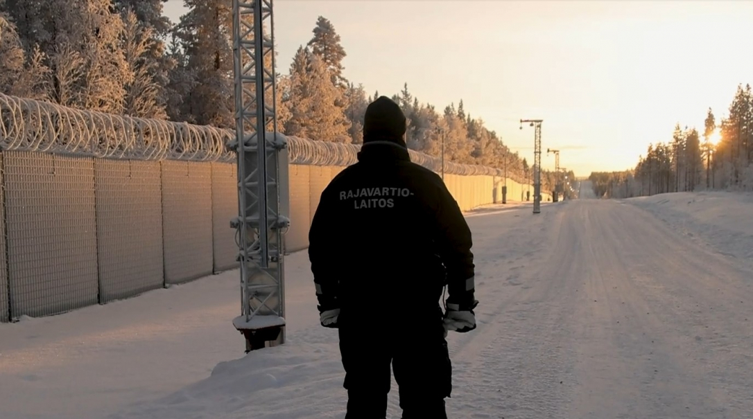 Финляндия возвела в двух шагах от России почти 5-метровый забор
