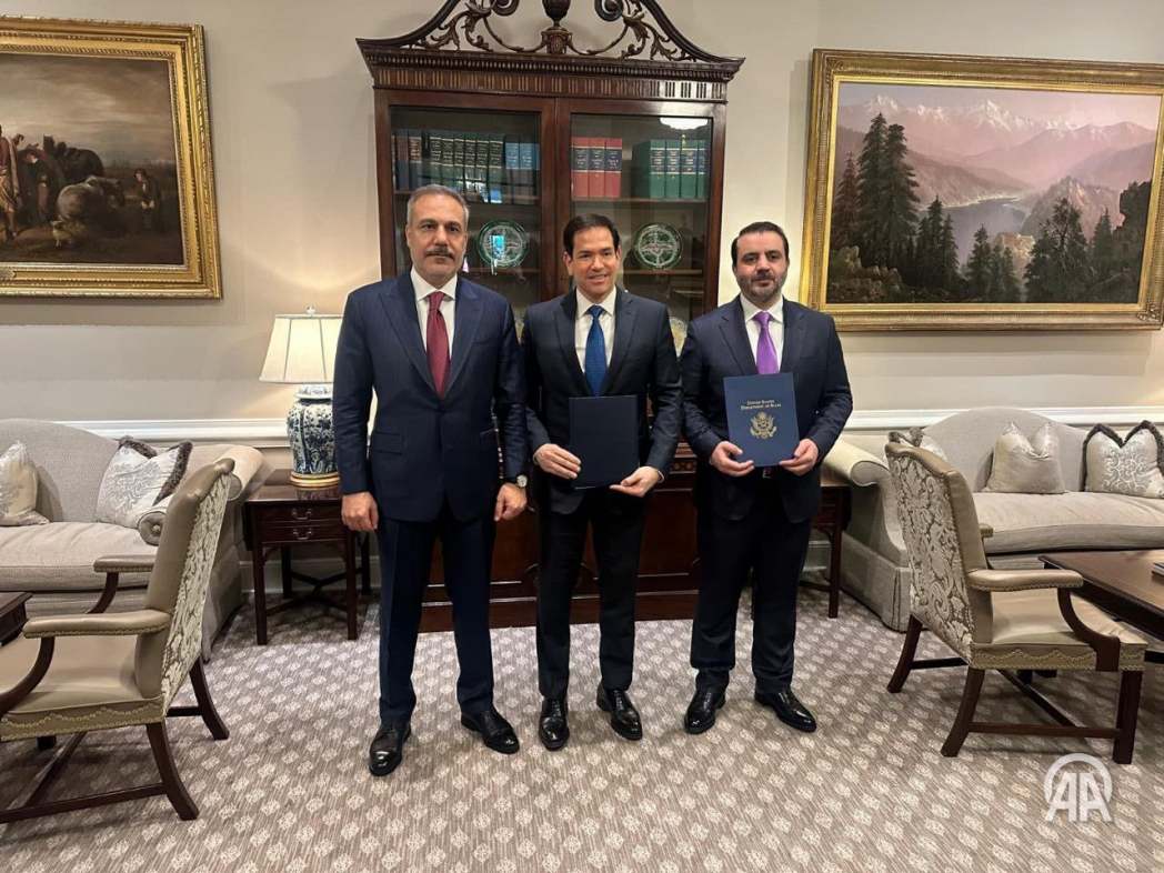 Главы МИД Турции, США и Сирии встретились в Вашингтоне