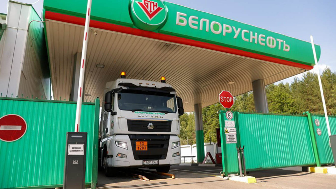 Белорусский бензин приходит на помощь России