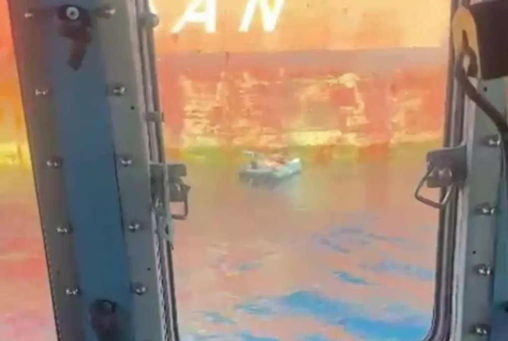 Мужчина на надувном матрасе стал героем необычного спасения в Средиземном море