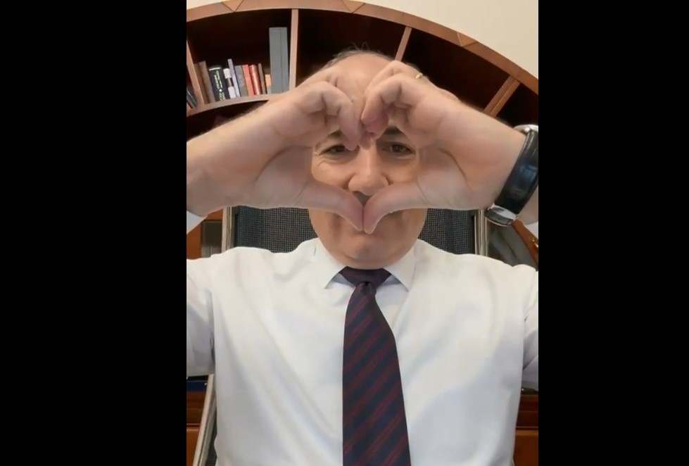 Собчак назвала трек Пашиняна «кальянным рэпом»