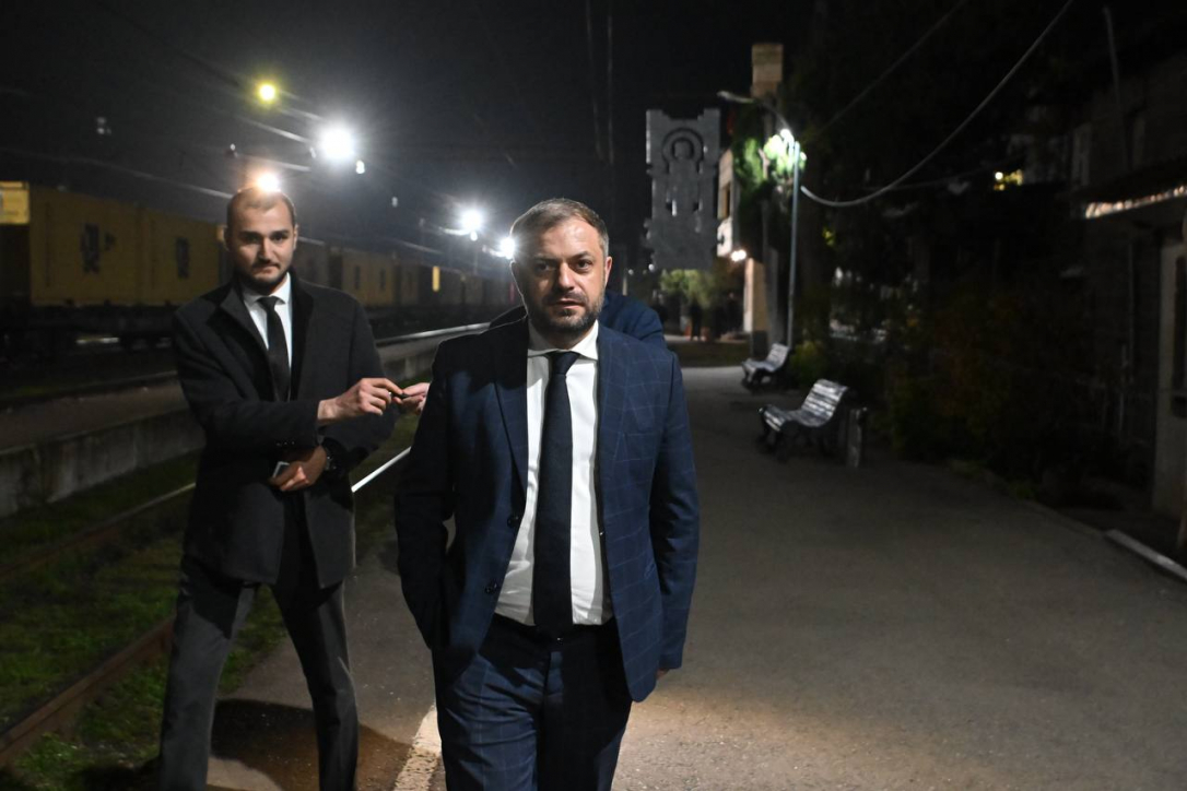 Министр экономики Армении лично встретил поезд с пшеницей, доставленной через Азербайджан