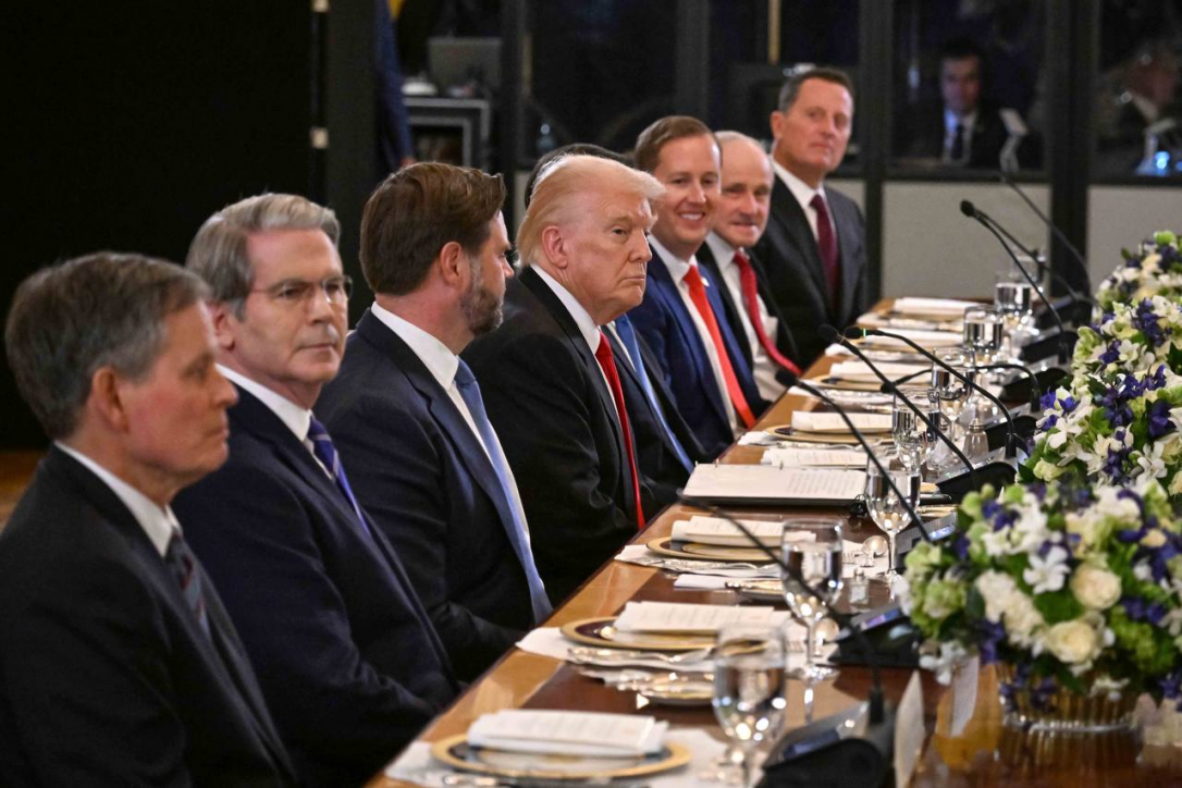 Tramp Mərkəzi Asiya liderlərini qonaq edib və Özbəkistanla 35 milyard dollarlıq müqavilə imzalayıb.