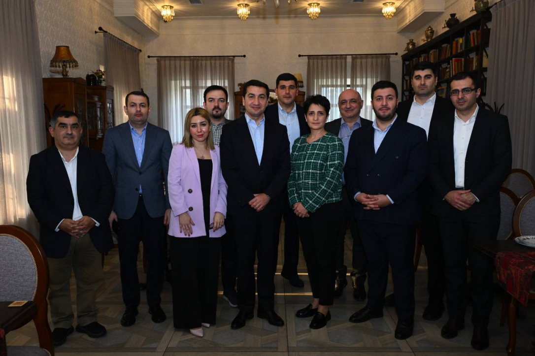 Арег Кочинян: Хикмет Гаджиев передал послание армянскому обществу