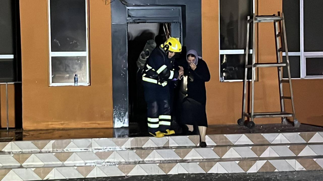 Возбуждено уголовное дело по факту пожара в жилом доме на Ясамале