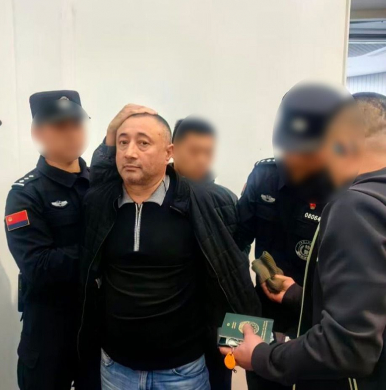 Мужчина, ранивший свою жену в Баку, задержан китайскими полицейскими