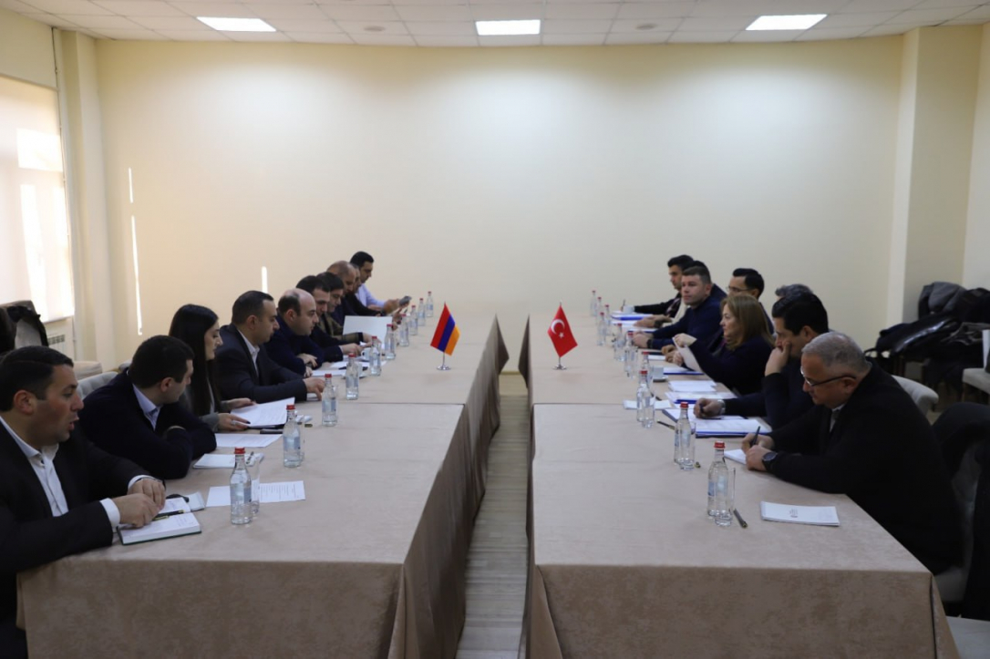 Представители Турции и Армении обсудили восстановление железной дороги Карс-Гюмри