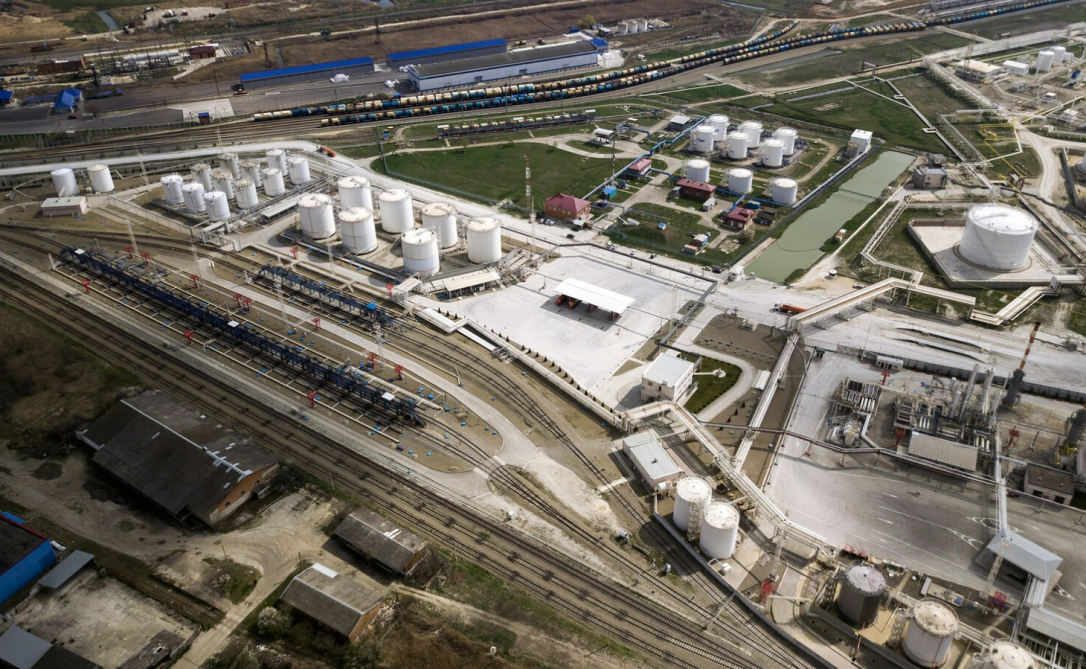 Украина ударила по НПЗ в Славянске-на-Кубани