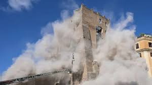 Взрыв у здания суда в Пакистане: много погибших и раненых