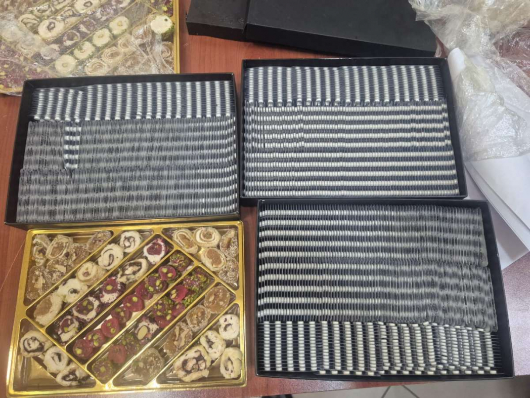 Таможенники в Гяндже обнаружили лекарства в коробках со сладостями