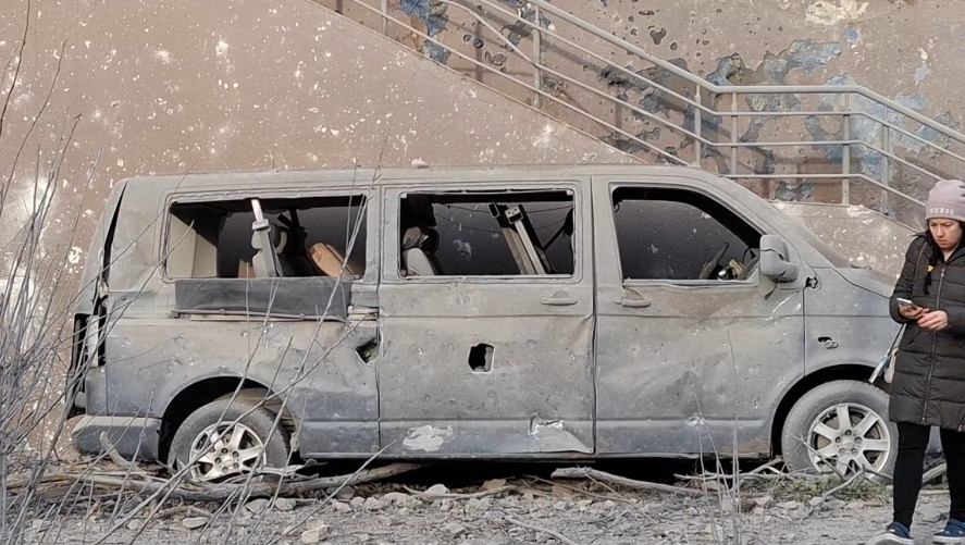 Обломки «Искандера» упали на посольство Азербайджана в Киеве