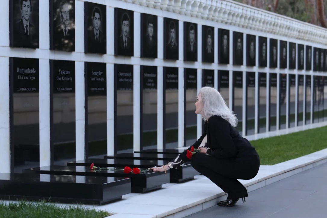 Замгоссекретаря США посетила Аллею шехидов