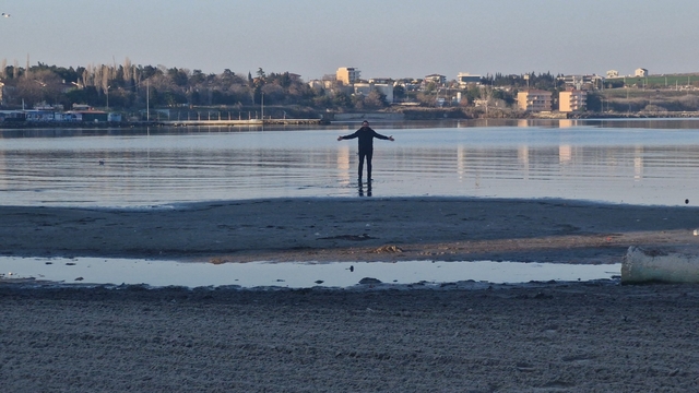 Мраморное море в Турции неожиданно отступило от берега