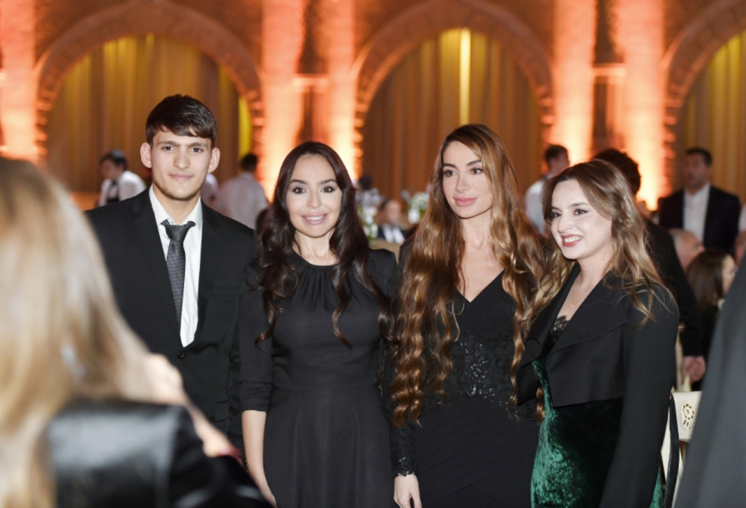 Лейла и Арзу Алиевы на Гала-церемонии, посвященной спортивным итогам года