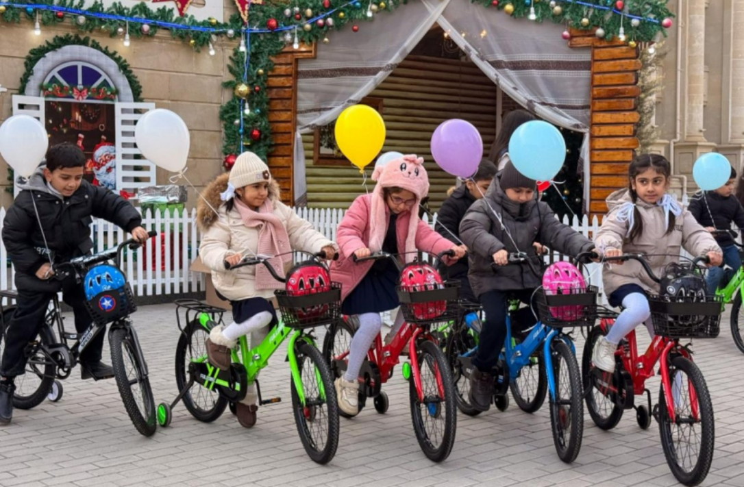 Лейла Алиева подарила детям Евлаха новогоднюю радость