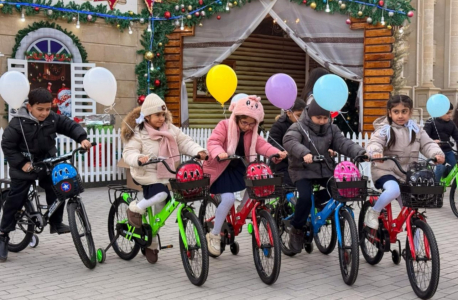 Лейла Алиева подарила детям Евлаха новогоднюю радость