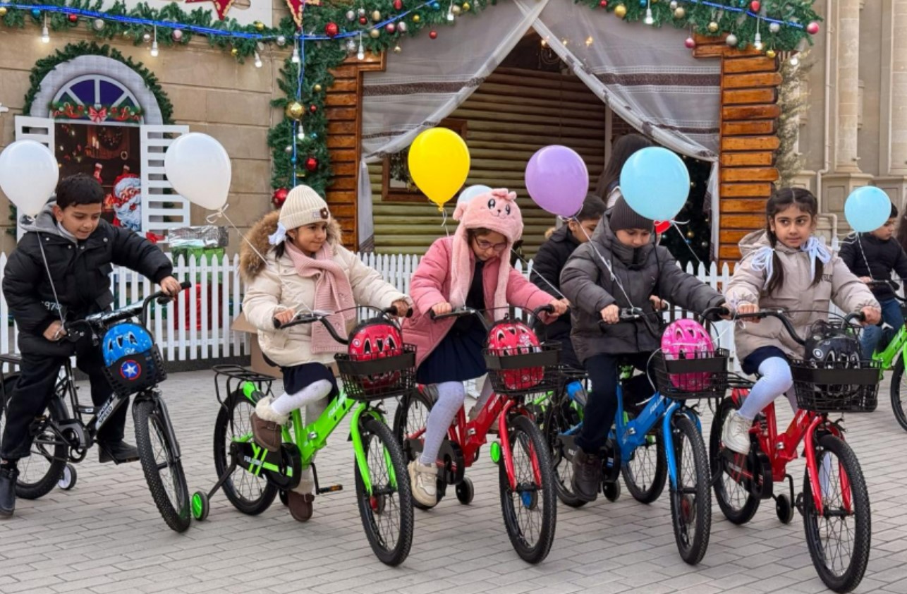 Лейла Алиева подарила детям Евлаха новогоднюю радость