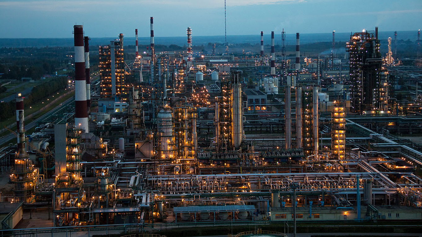 ВСУ ударили по одному из крупнейших НПЗ в России