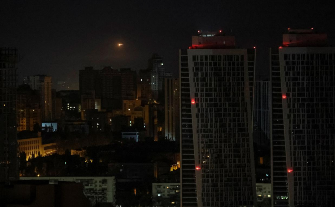 Киев погрузился во тьму