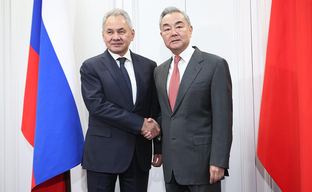 Глава МИД Китая и Уиткофф оказались в Москве в один день