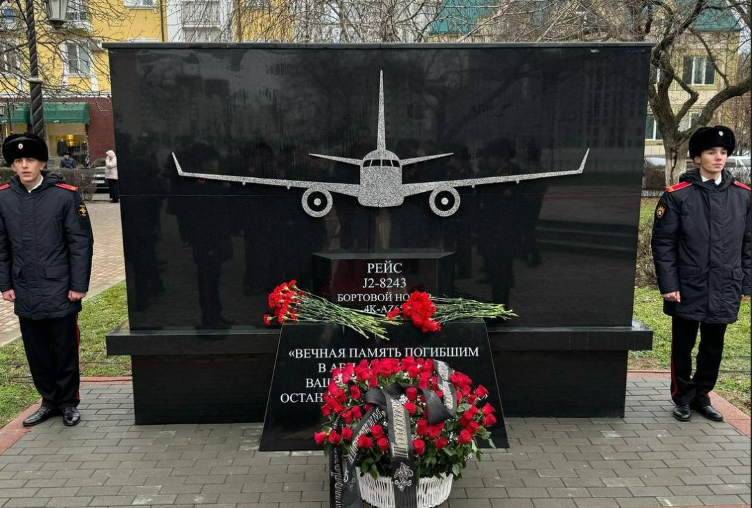 В Грозном открыли памятник жертвам крушения самолёта AZAL