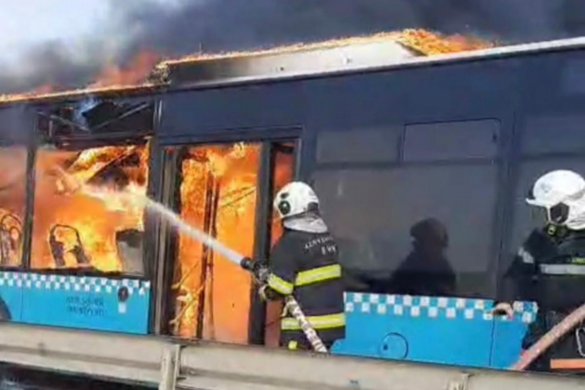 На трассе Баку-Сумгайыт сгорел пассажирский автобус