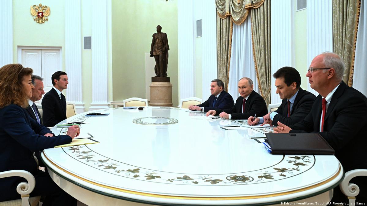 Пятичасовые переговоры в Кремле: как Путин давил на эмиссаров Трампа