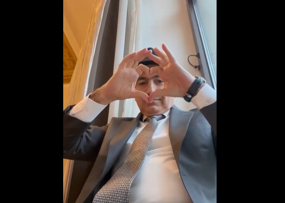 Пашинян разомлел под "Белые розы"