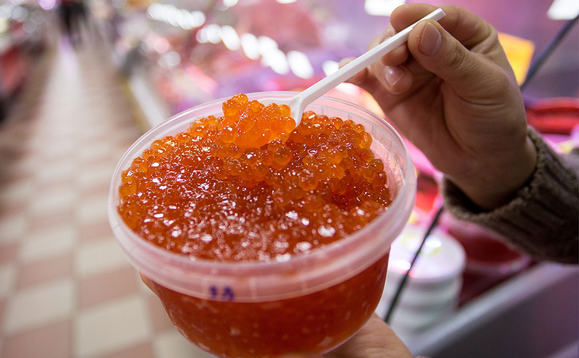 Трампу подарили ящик красной икры из России 3 Трампу подарили ящик красной икры из России